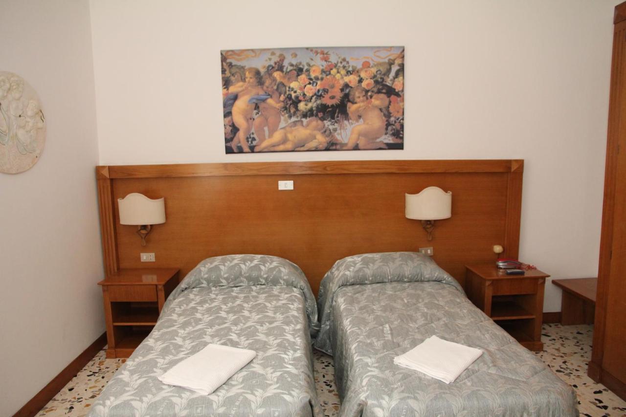 Hotel Da Remo รอกการาโซ ภายนอก รูปภาพ